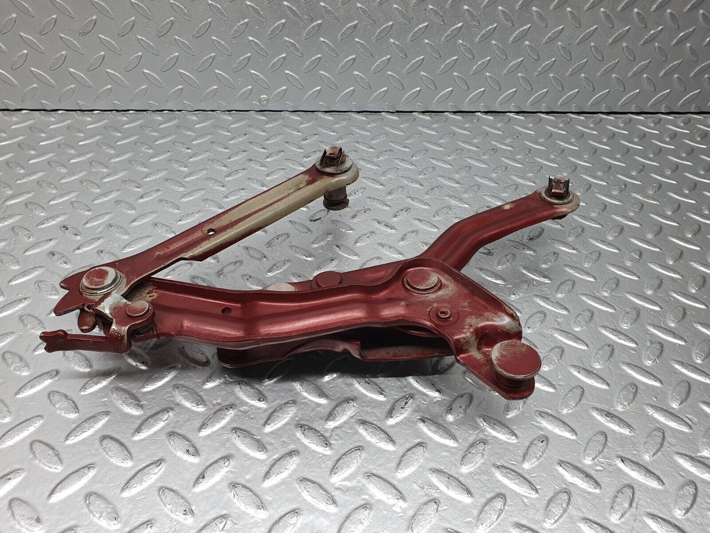 41005 Mercedes-Benz W126 300SE Bonnet Hinge Right Side