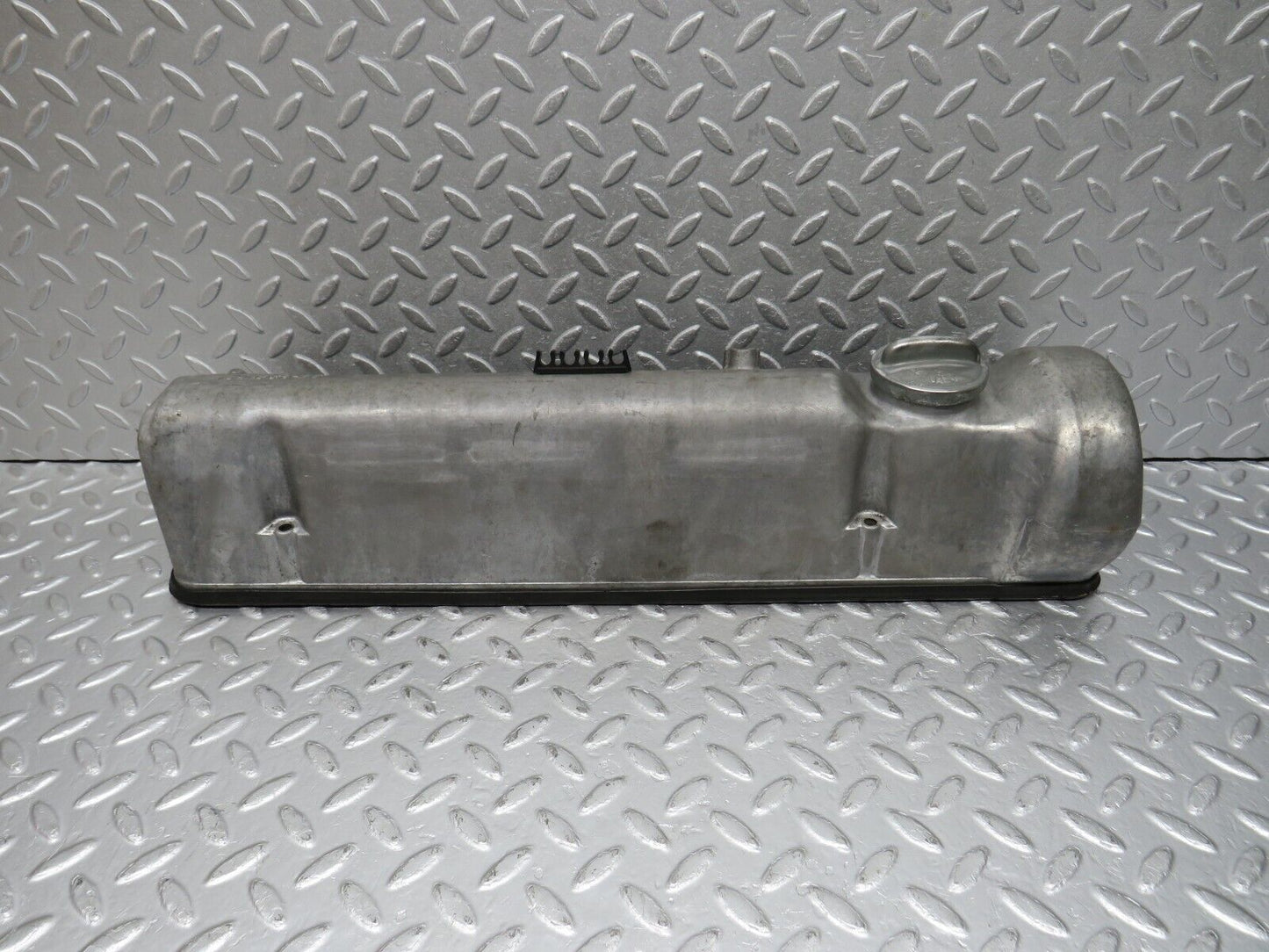39895 Mercedes-Benz R107 350SL Coupe Cylinder Head Valve Cover Right 1160163305 1160160621