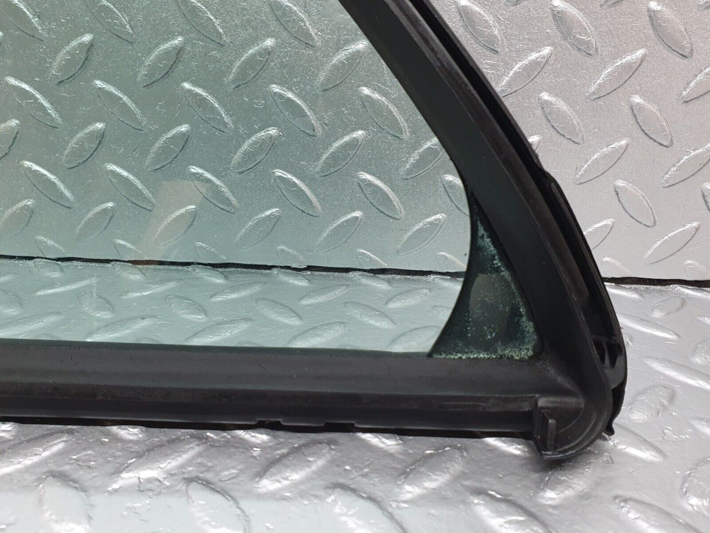 41997 Mercedes-Benz W202 C200 Rear Left Quarter Window Glass 2027350127