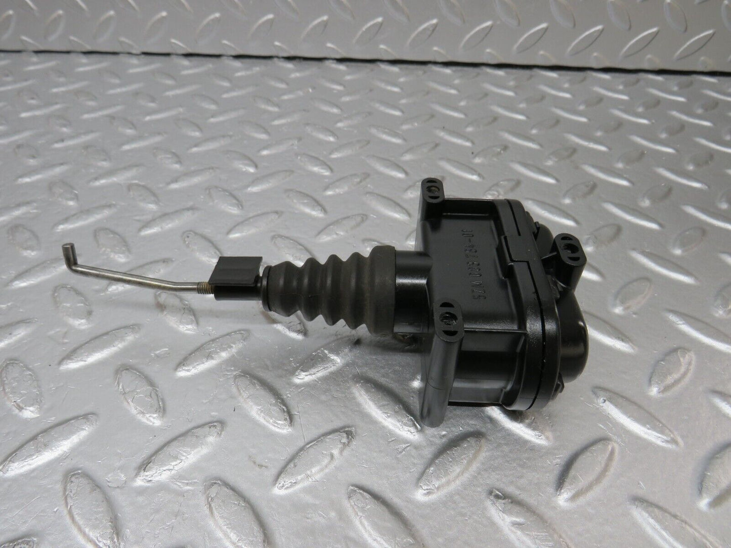 34332 Mercedes-Benz C126 380SEC Coupe Door Lock Vacuum Actuator Left Side
