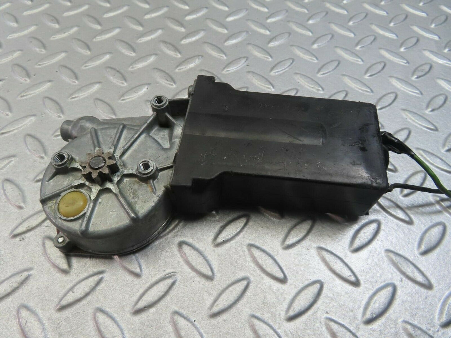 8316 Mercedes-Benz C107 Front Left Window Regulator Motor 0130820002