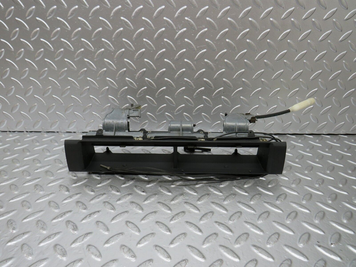 25097 Mercedes-Benz W126 Dashboard Centre Air Vent Console 1268310030