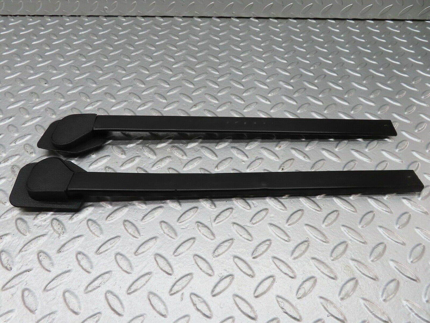 18148 Mercedes-Benz W123 200 Seat Belt Runner