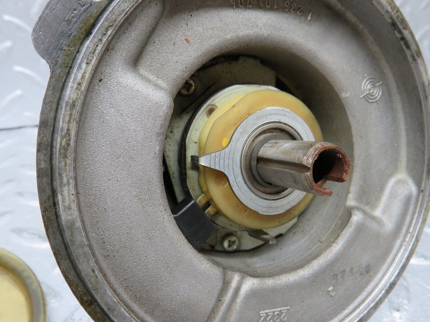 36262 Mercedes-Benz W126 420SE Ignition Distributor Bosch 0031584401 023750500