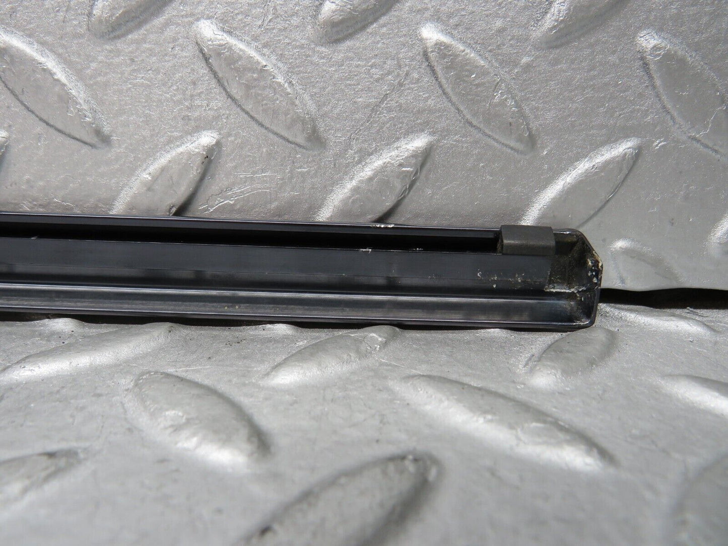 37892 Mercedes-Benz A124 320E Cabriolet Rear Right Window Moulding Trim