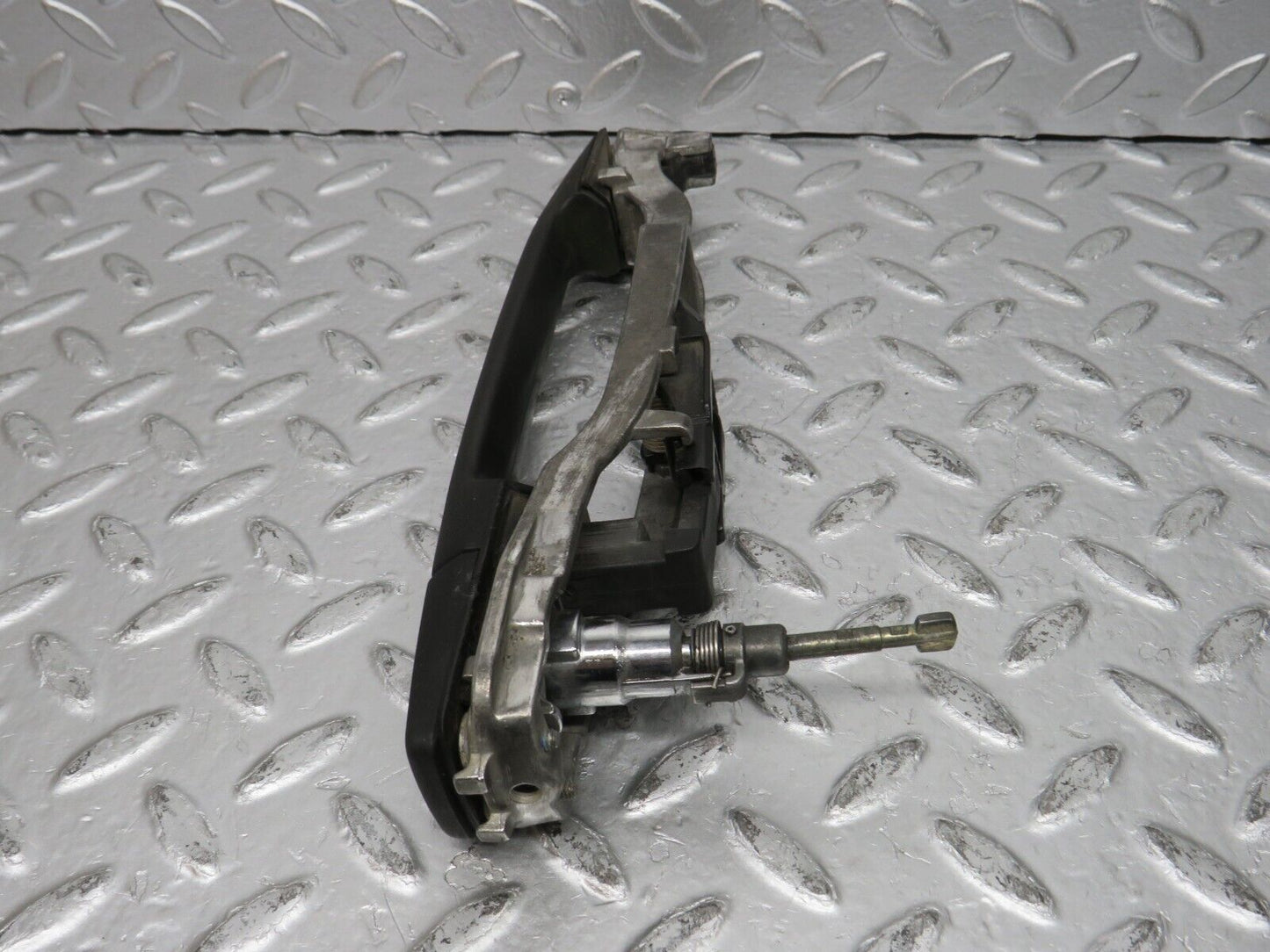 31514 Mercedes-Benz S124 220TE Front Left Exterior Door Handle No Key