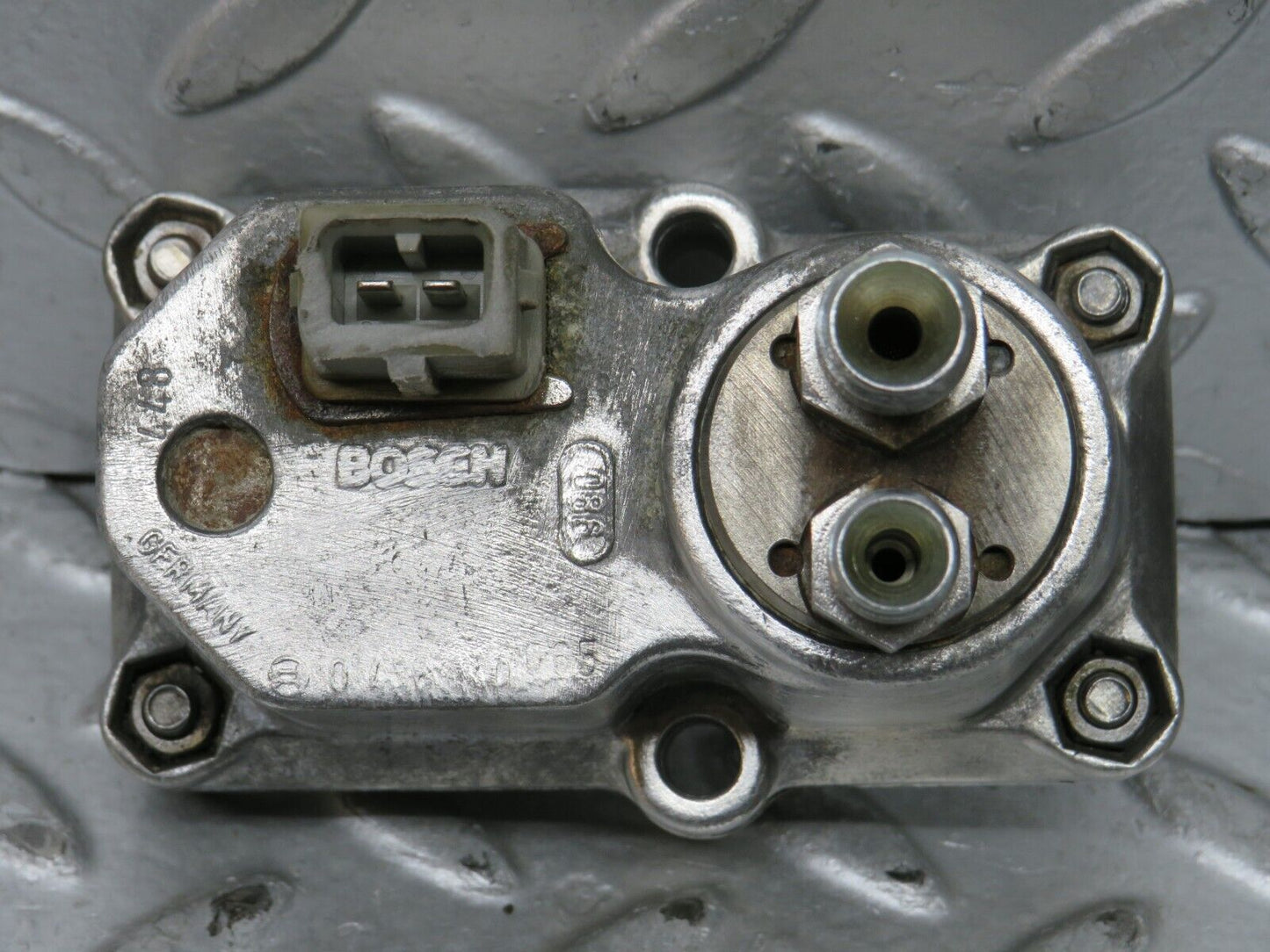 28702 Mercedes-Benz W123 230E Warm Up Regulator Bosch 0438140065