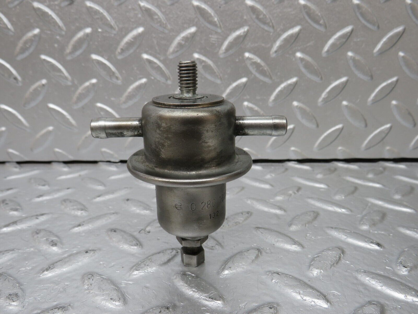 32820 Mercedes-Benz C107 R107 350 V8 Fuel Pressure Regulator Bosch 0280161001