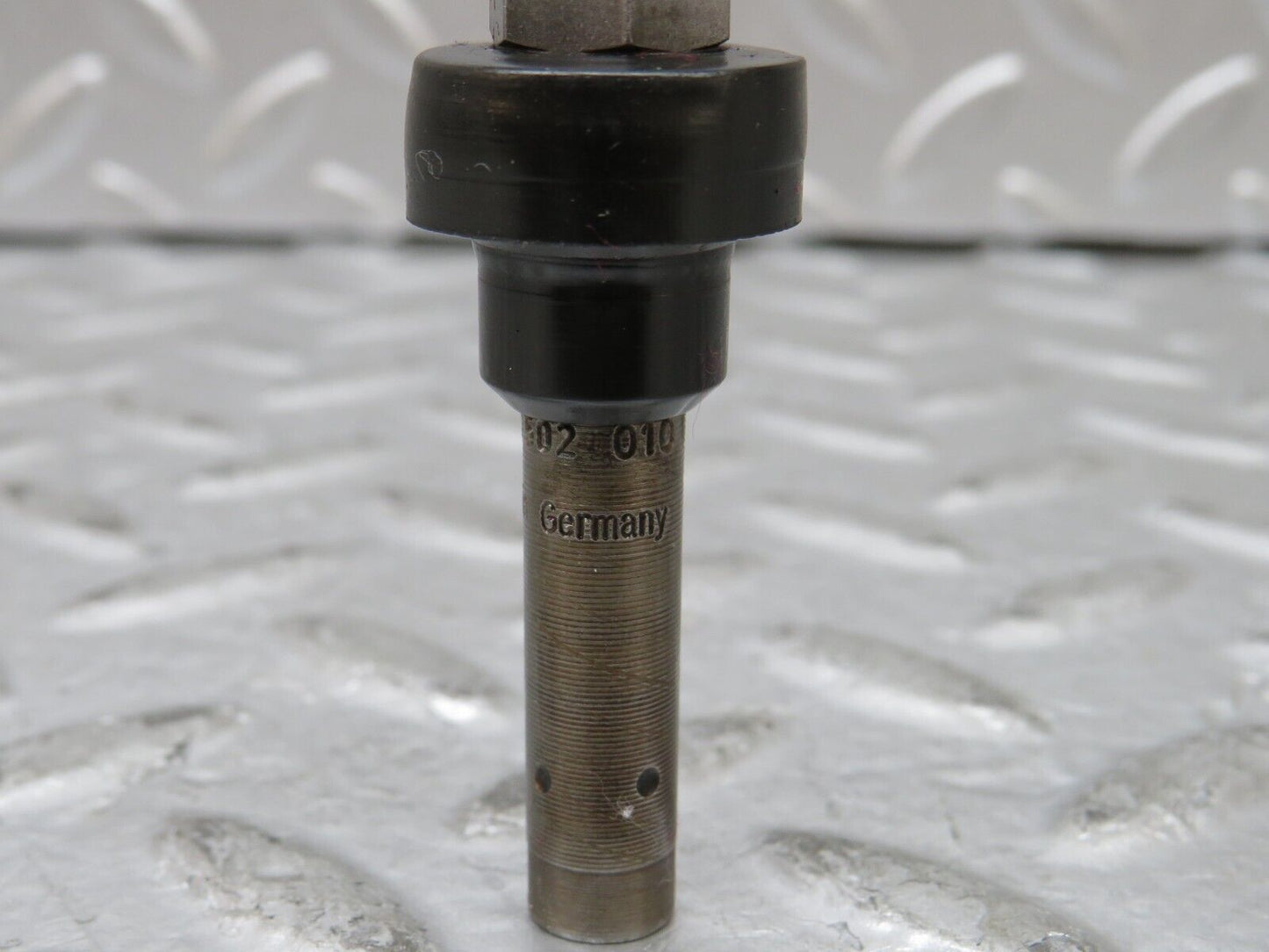 27426 Mercedes-Benz W123 280E Fuel Injector Bosch 0437502010