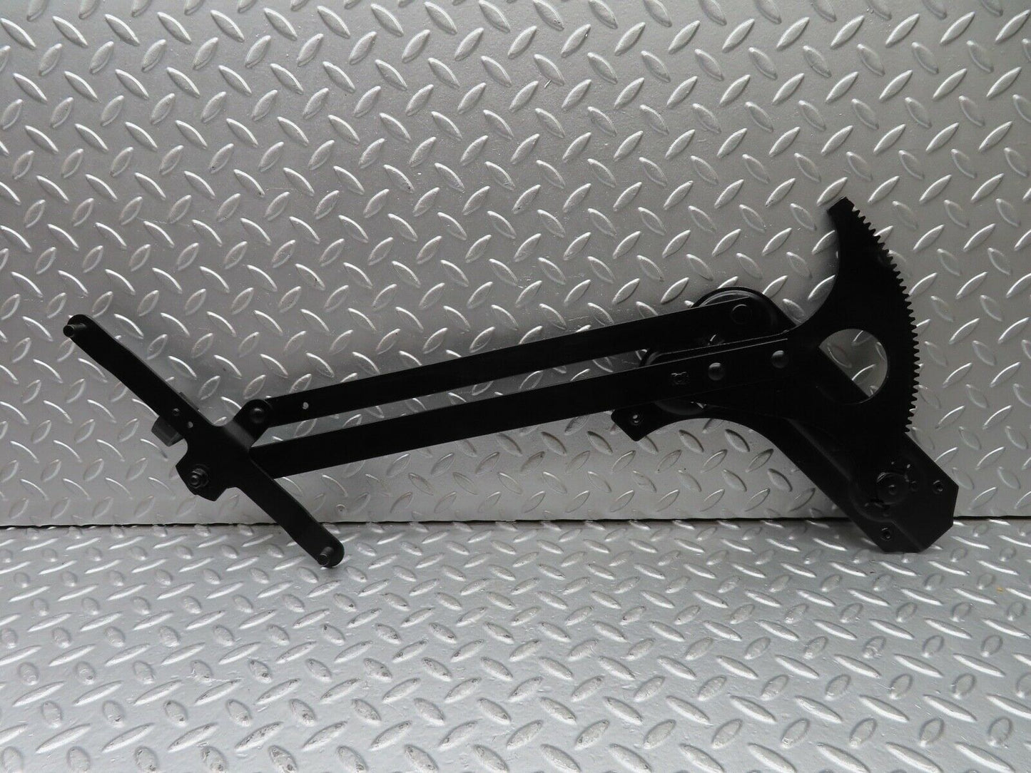 20898 Mercedes-Benz W114 250CE Coupe Front Right Manual Window Regulator