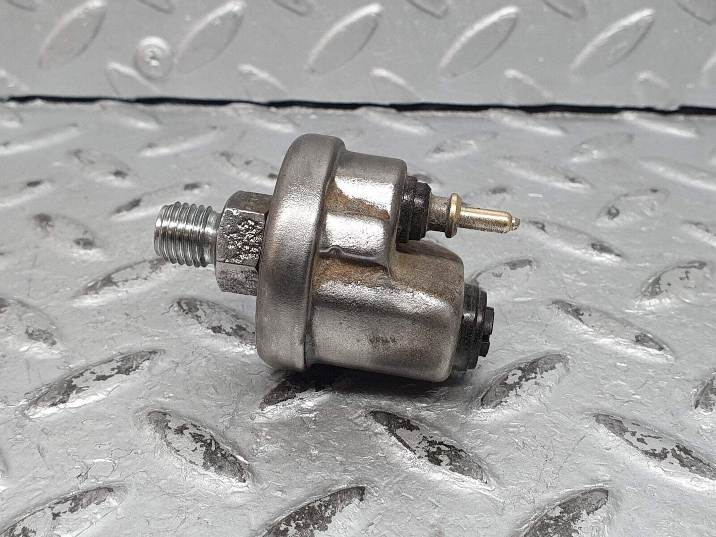 41267 Mercedes-Benz W126 300SE Oil Pressure Sensor