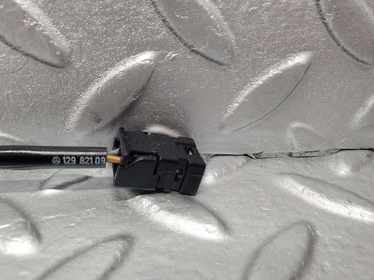 46944 Mercedes-Benz R129 320SL Coupe Soft Top Lock Latch Left 1298000774 1298210951