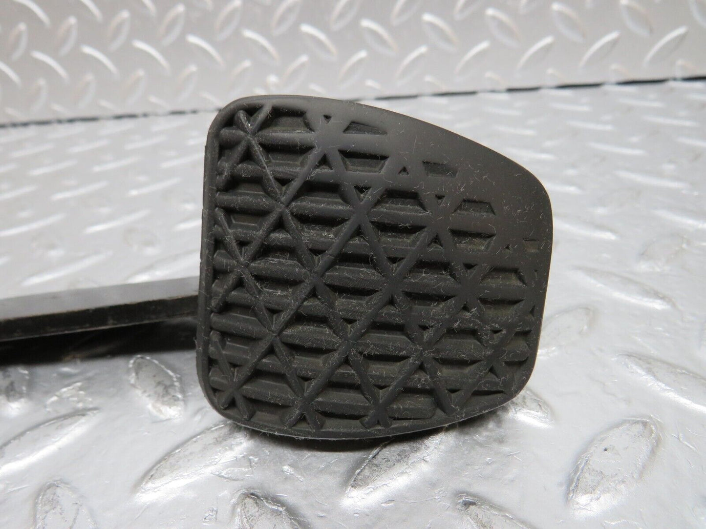 31351 Mercedes-Benz S124 220TE Wagon Brake Pedal With Rubber 2012920082