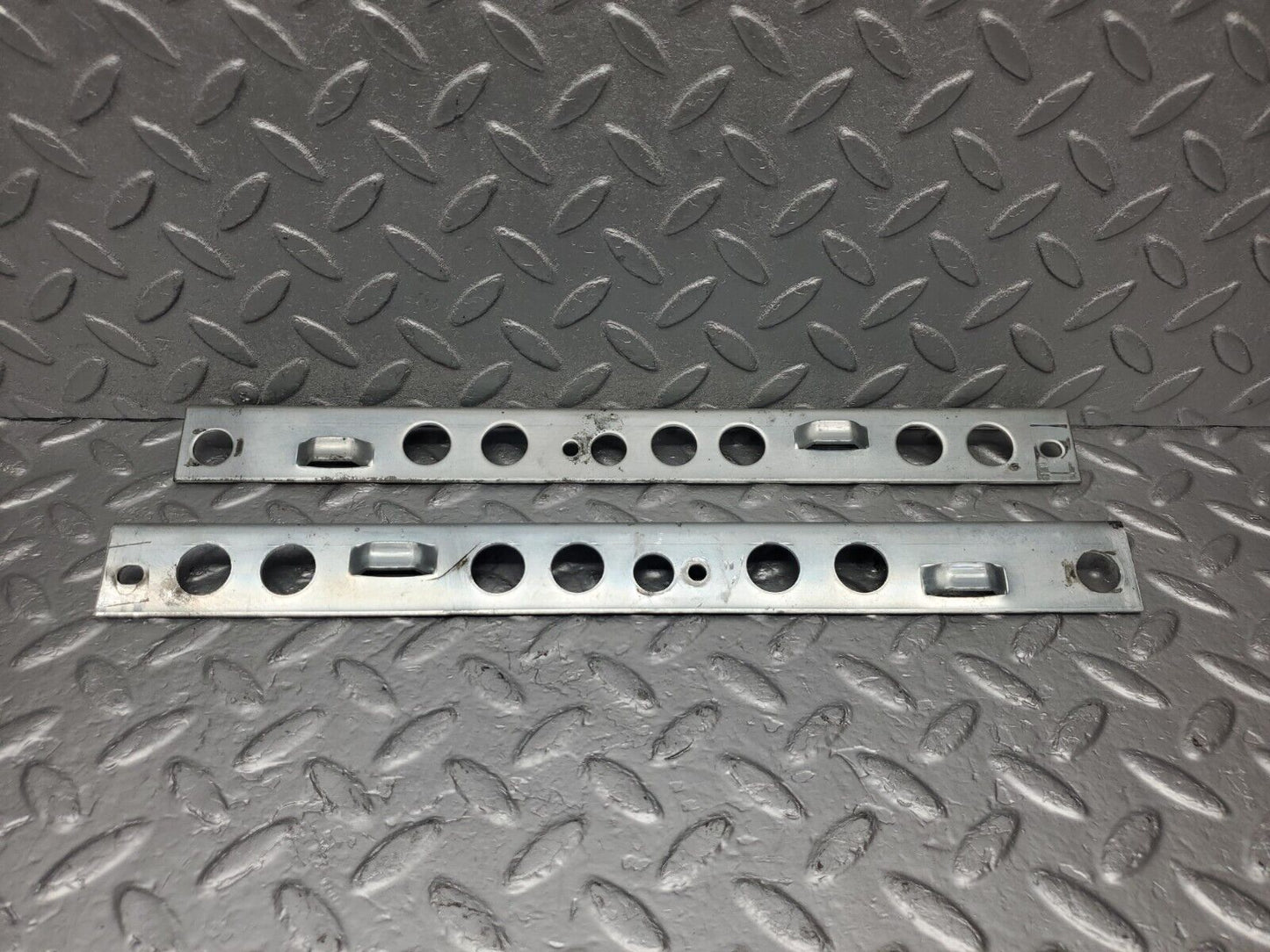 46628 Mercedes-Benz C123 280CE Coupe Front Right Seat Rail Support