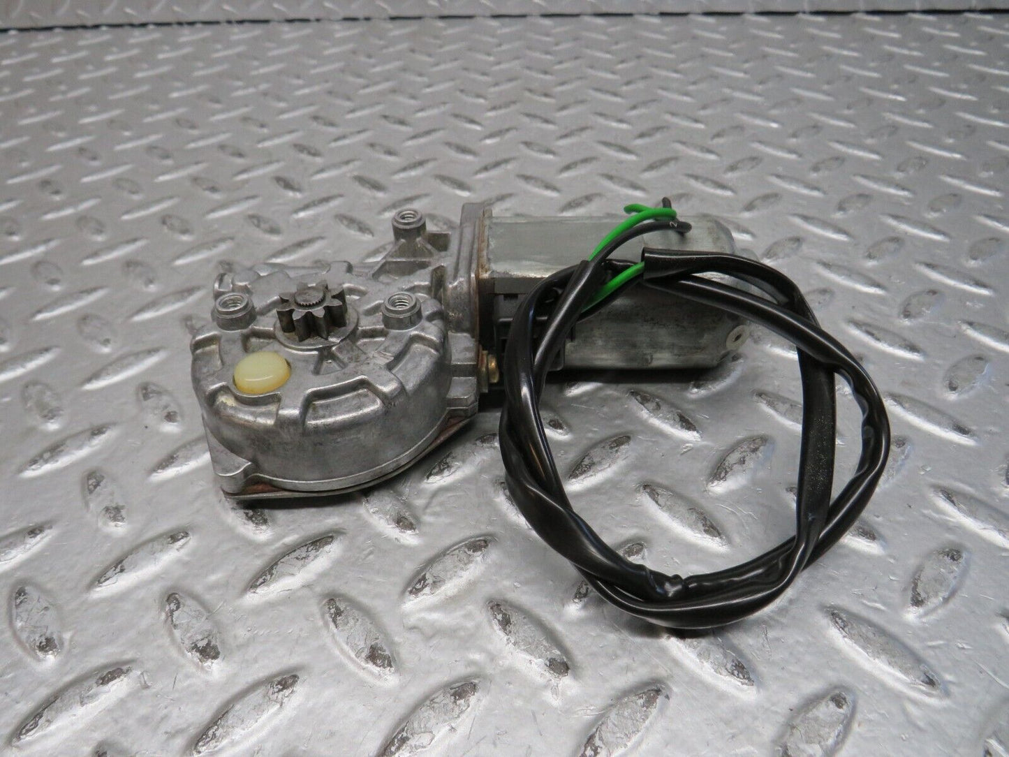28736 Mercedes-Benz W123 230E Rear Left Window Regulator Motor 0130821017