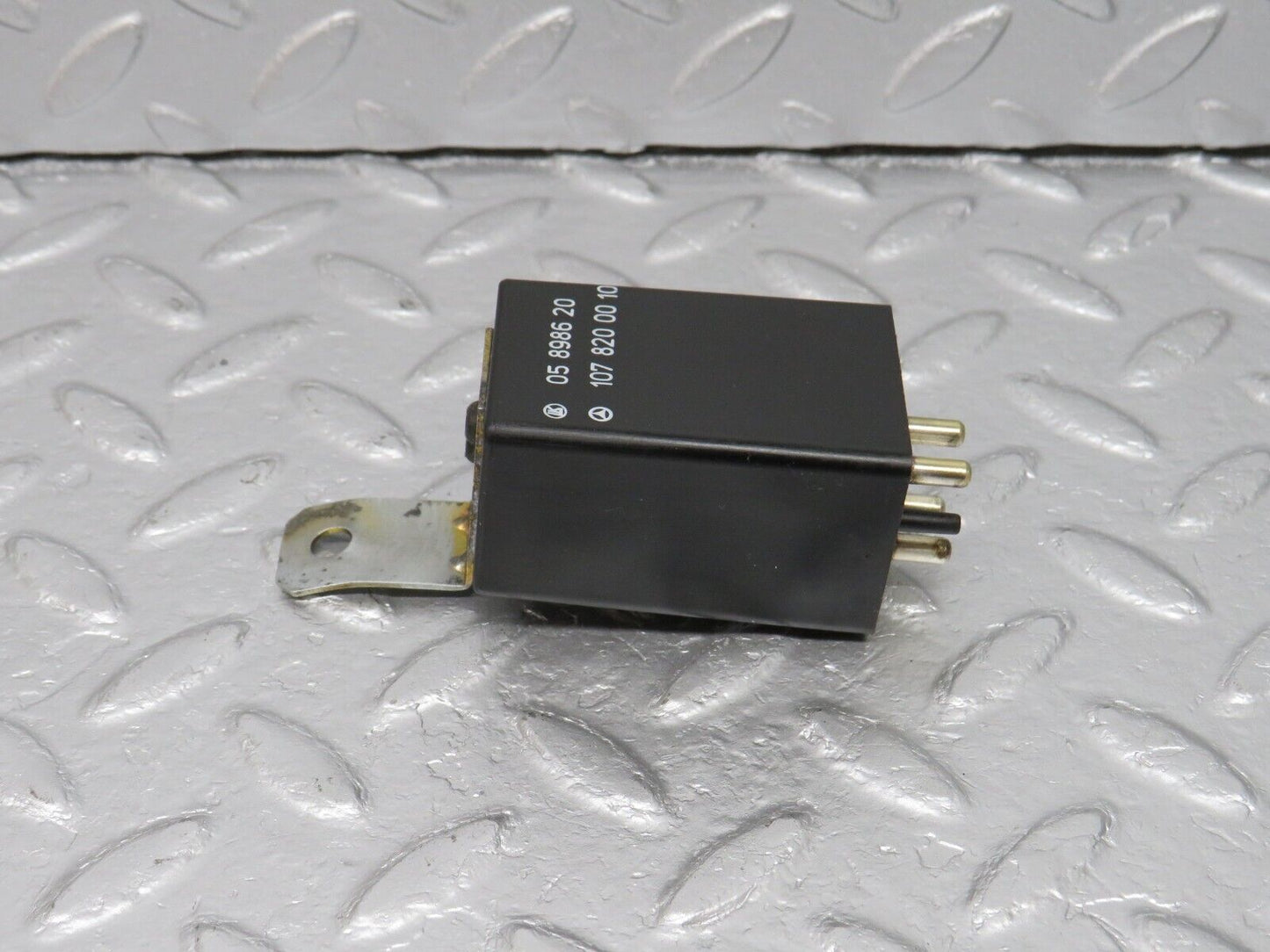 40685 Mercedes-Benz W123 300D Rear Heated Window Relay 1078200010 05898620