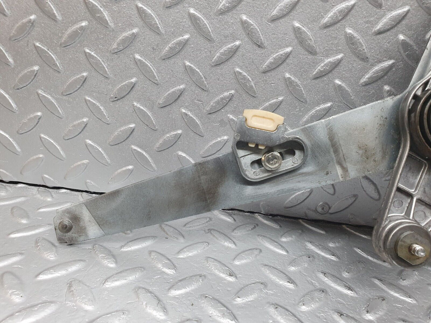 40974 Mercedes-Benz W126 300SE Rear Left Door Window Regulator 1267350111