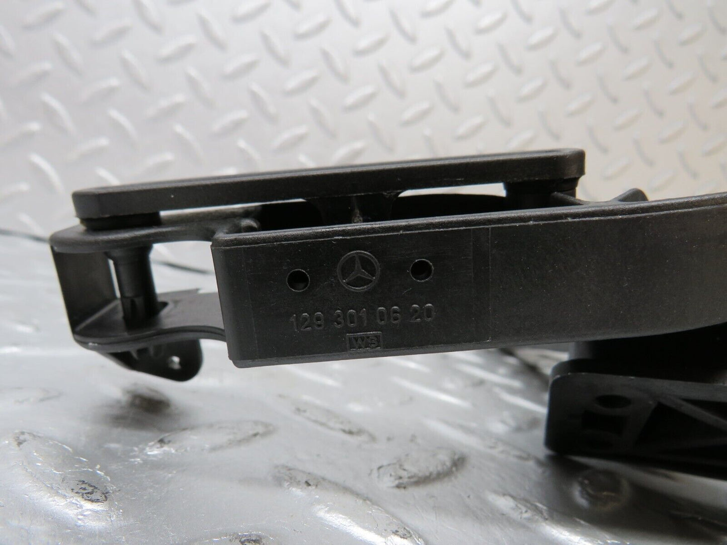 39500 Mercedes-Benz R129 320SL Coupe Accelerator Pedal 1293010620 1293010001 1293010382