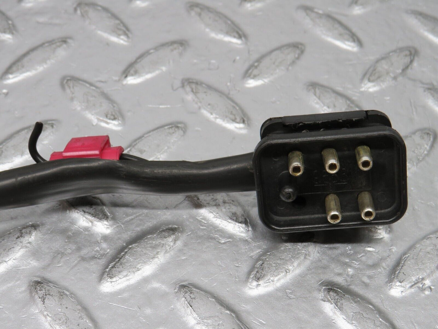 32565 Mercedes-Benz S124 300TE Wagon Tail Light Bulb Holder
