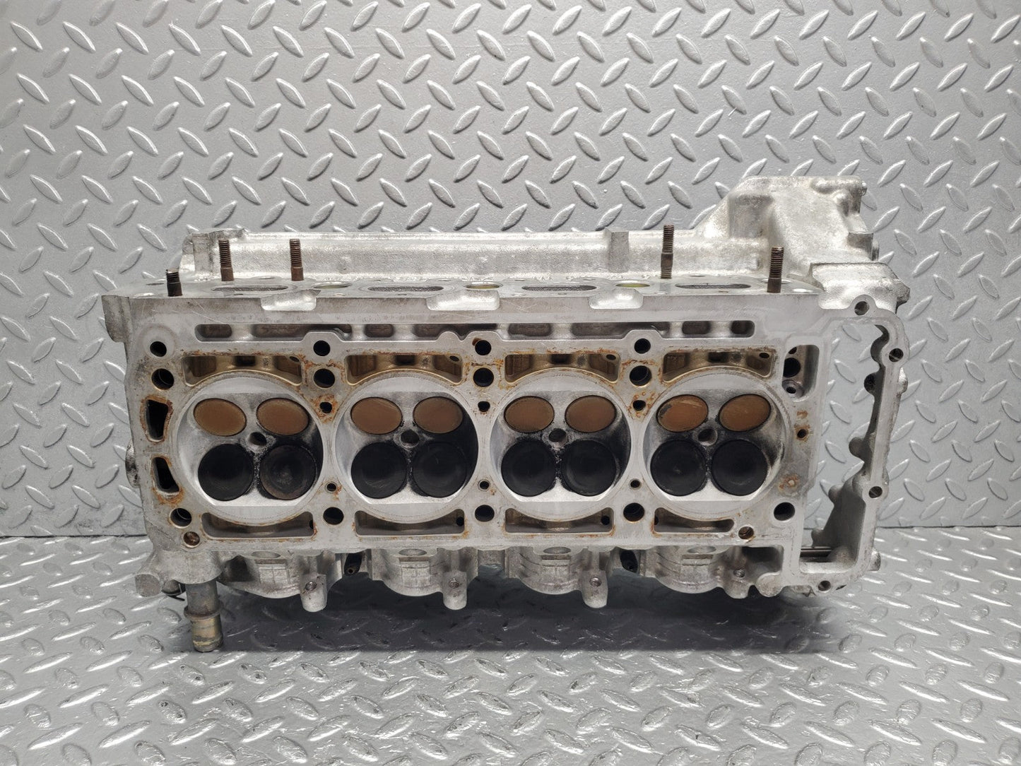 W124 Wagon cylinder head used OEM