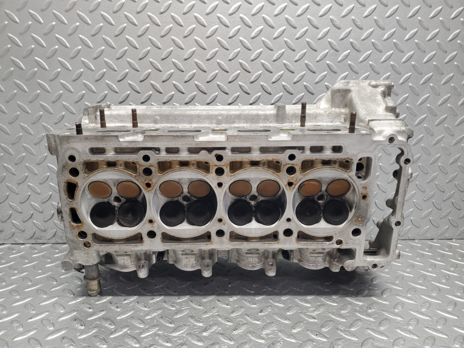 W124 Wagon cylinder head used OEM