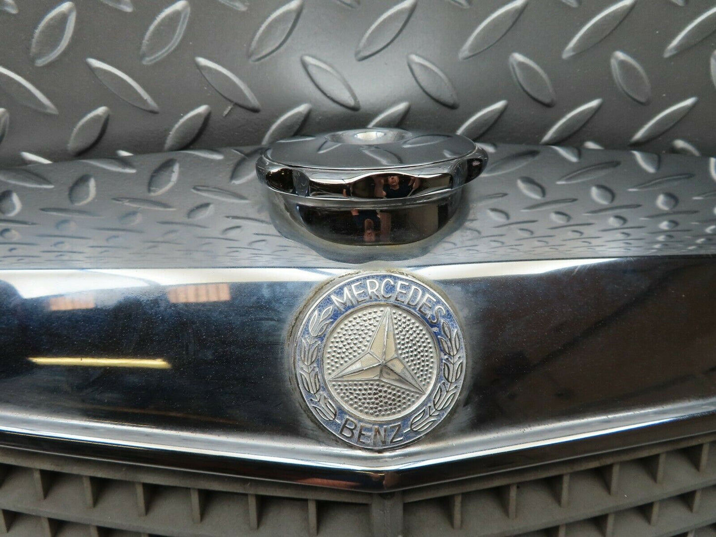 4580 Mercedes-Benz W114 280CE Coupe Bonnet Grill Chrome