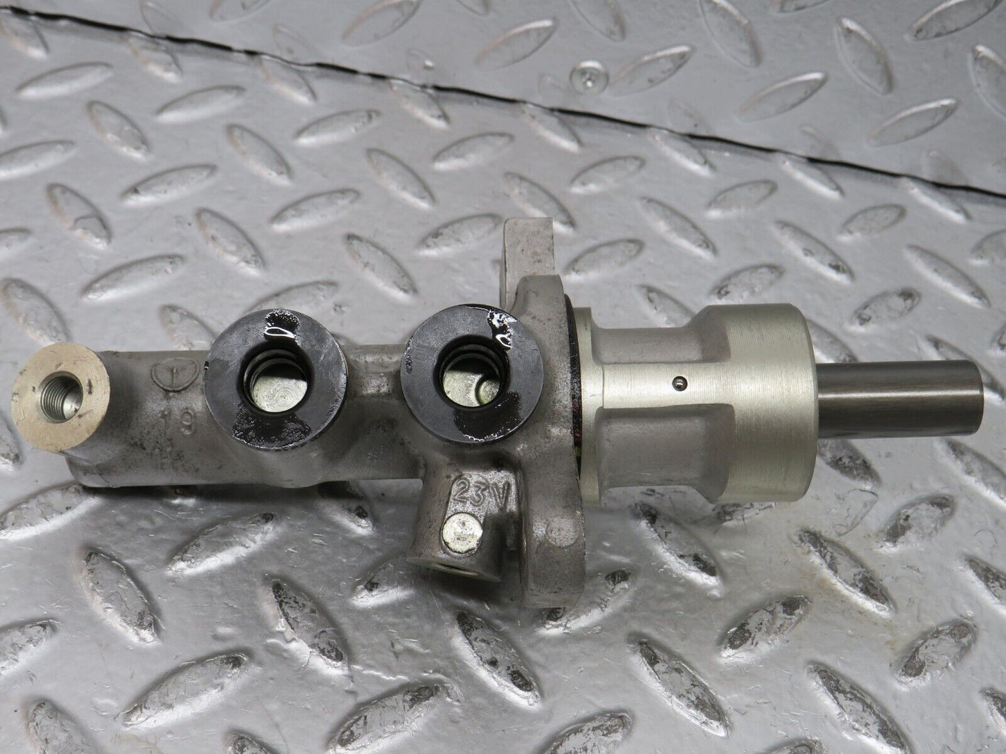 27651 Mercedes-Benz S124 300TE Wagon Brake Master Cylinder Lucas