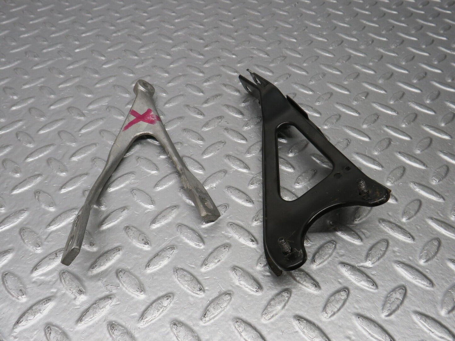 38867 Mercedes-Benz W201 190E 2.6L Steering Column Bracket