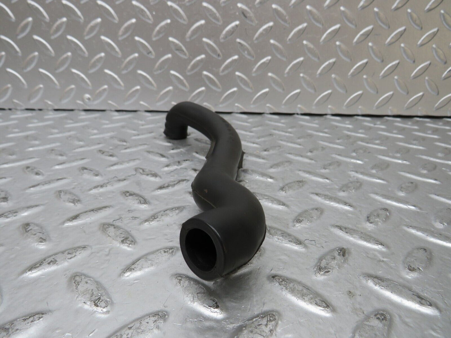 26318 Mercedes-Benz W116 450SE Air Intake Breather Hose 1160940482
