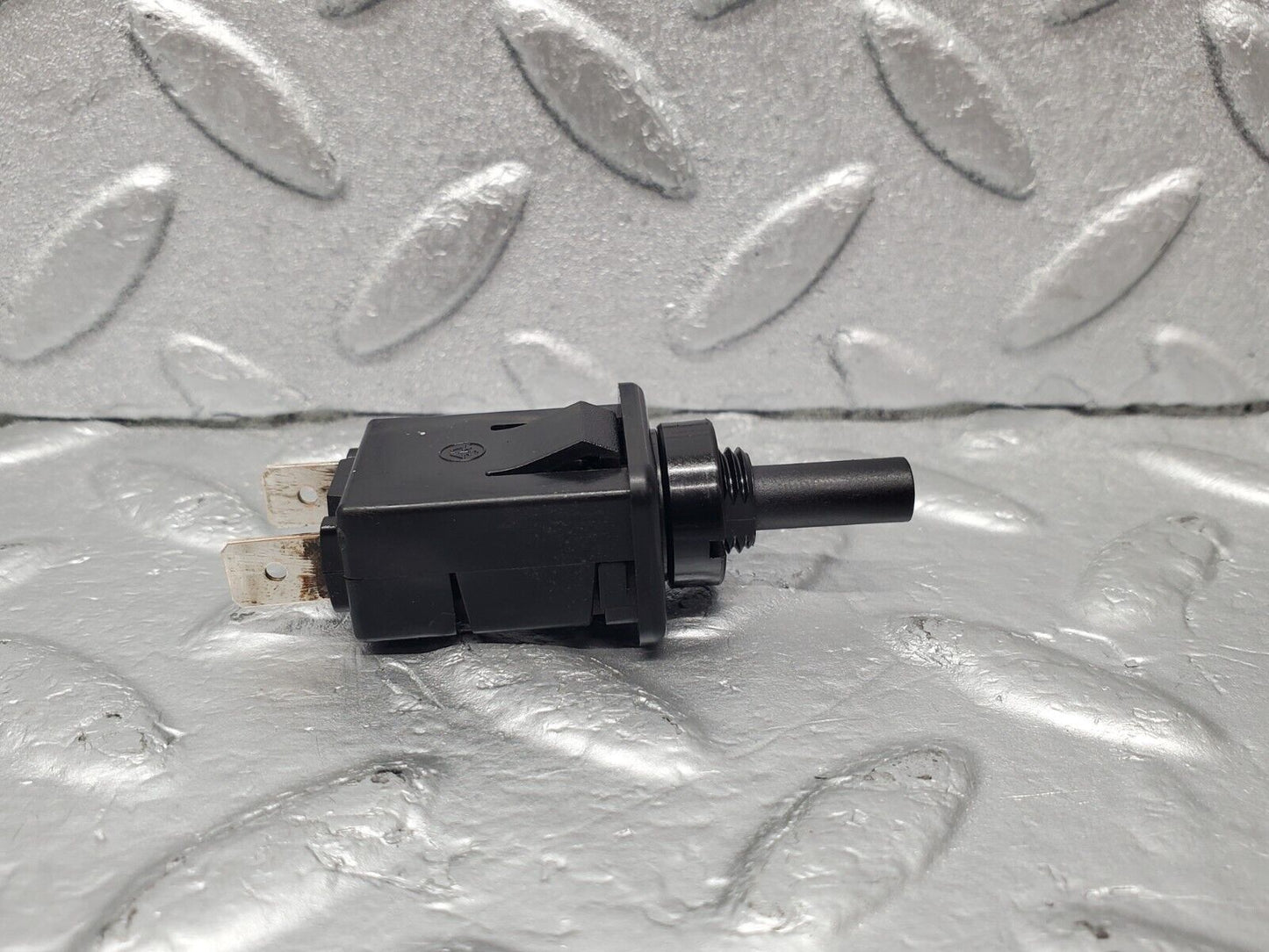 46552 Mercedes-Benz C123 280CE Coupe Door Contact Switch 0008213152