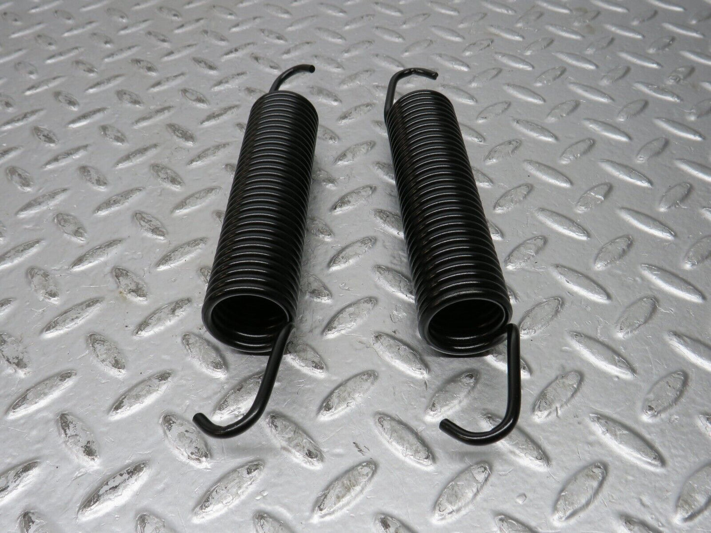 31992 Mercedes-Benz W123 230E Trunk Lid Hinge Spring Pair