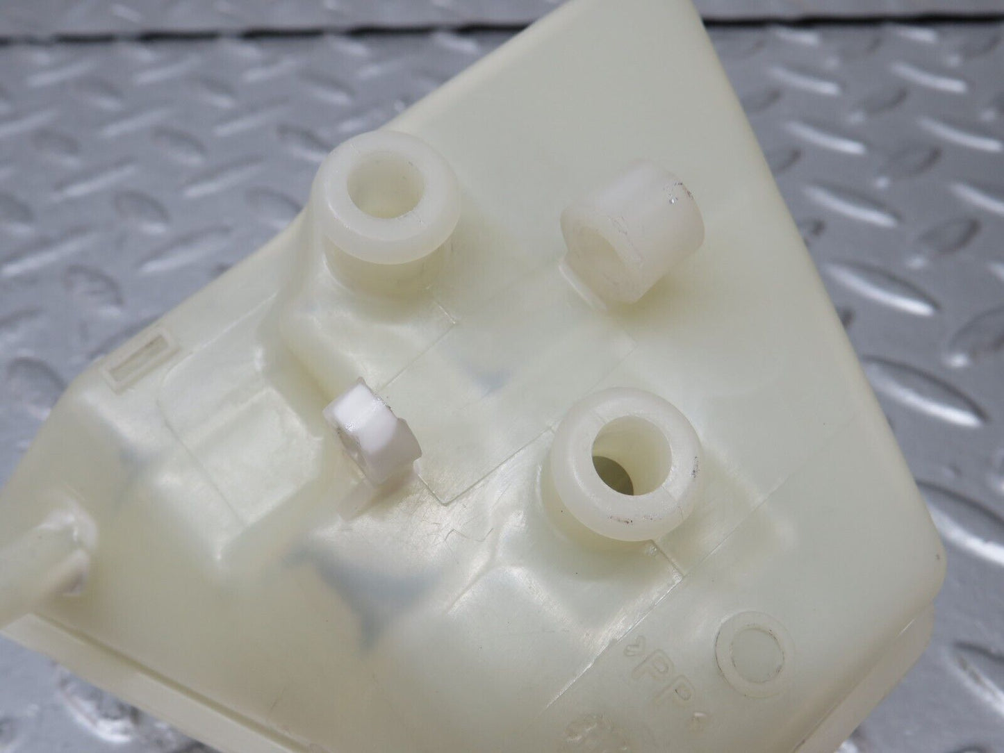 34776 Mercedes-Benz W210 320E Brake Fluid Reservoir Tank 2024300202