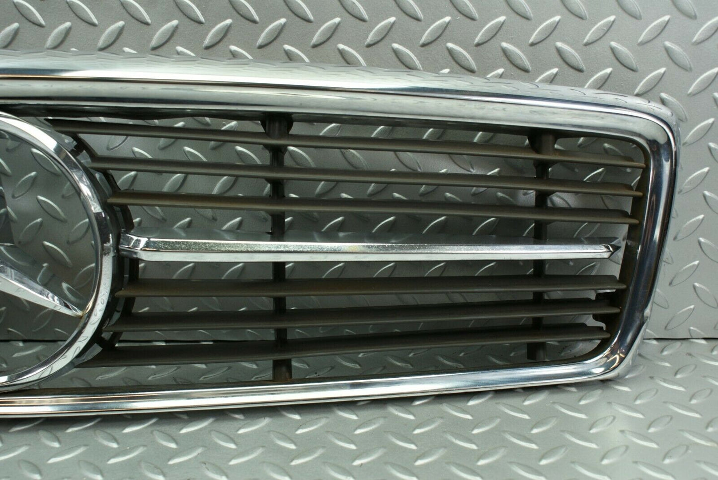2711 Mercedes-Benz C107 350SLC Coupe Bonnet Grill Chrome