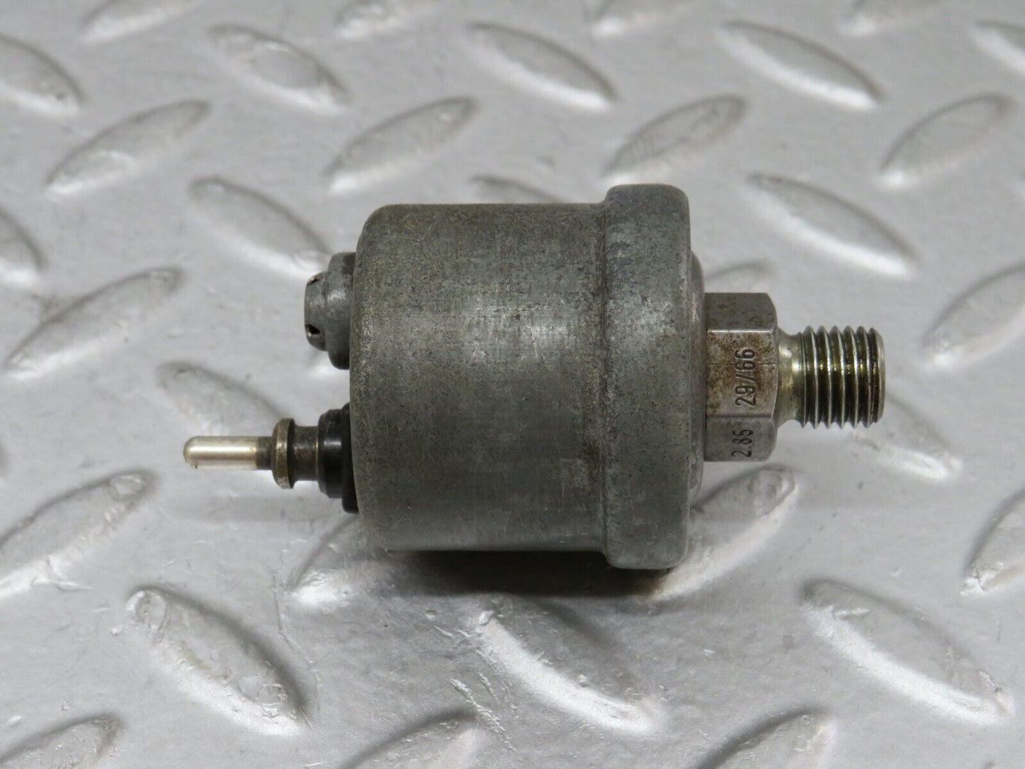 35536 Mercedes-Benz R107 280SL Oil Pressure Sensor VDO 0055421817