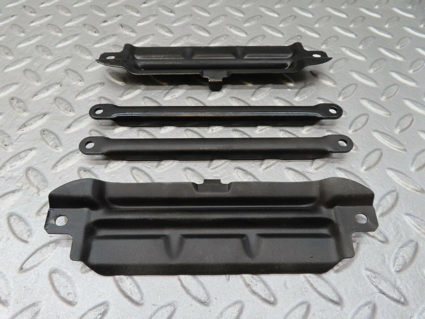 16478 Mercedes-Benz W124 260E Seat Belt Guide Bracket