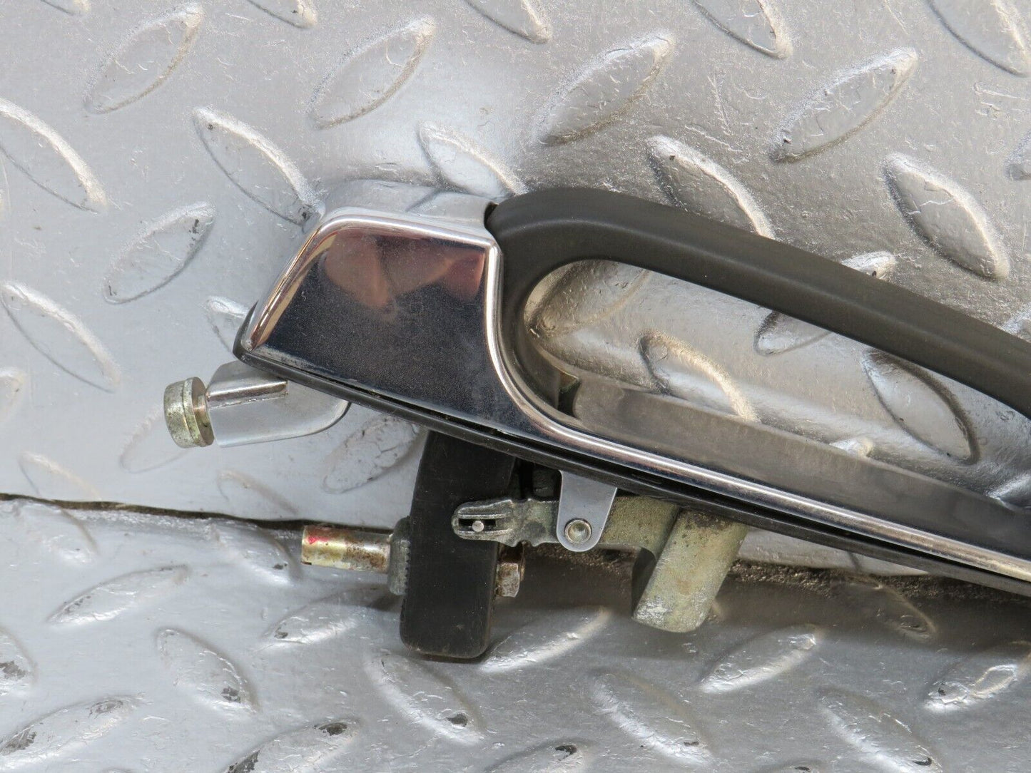 40617 Mercedes-Benz W123 300D Rear Right Exterior Door Handle 1237600359 1237660005