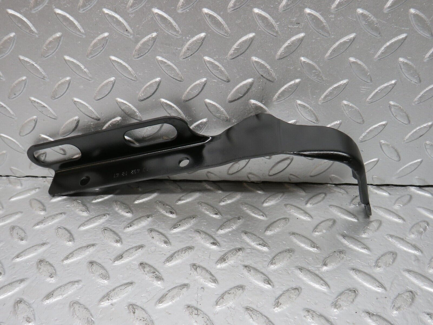 33399 Mercedes-Benz W202 C180 Exhaust Holder Bracket 2104921841