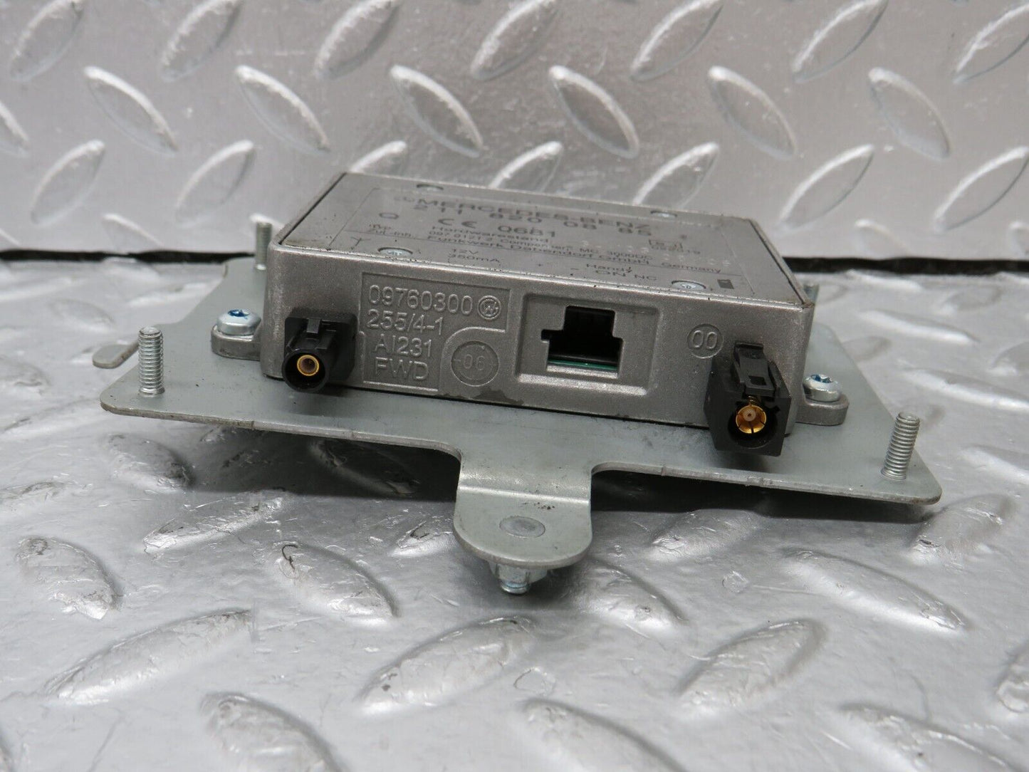 35151 Mercedes-Benz W221 Bluetooth Control Module 2118200885