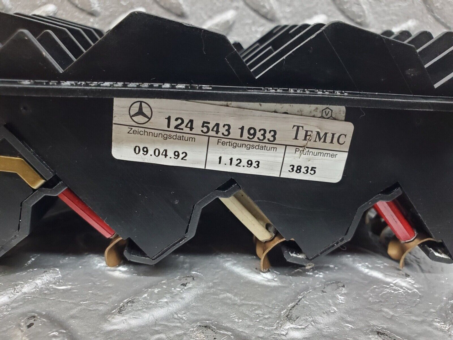 44616 Mercedes-Benz W124 220E Fuse Box 1245431933 1245402050
