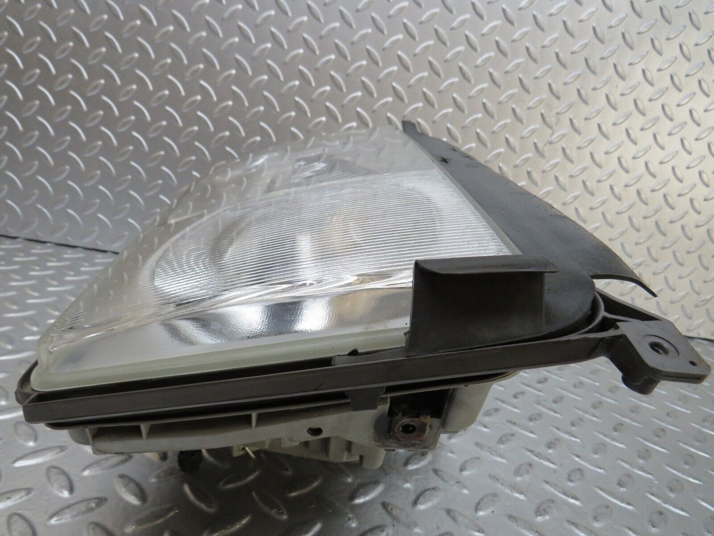 26545 Mercedes-Benz C124 220CE Headlight Bosch Left Side 1248200959 0301079705