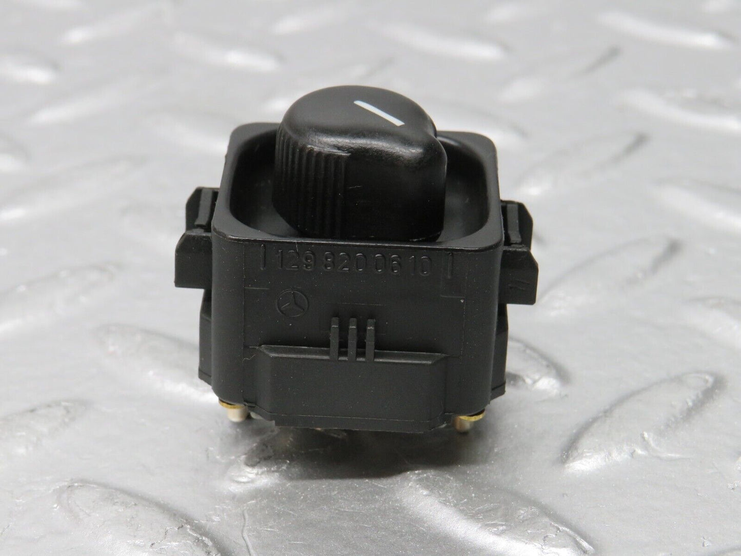 31326 Mercedes-Benz S124 220TE Wagon Electric Mirror Adjust Switch 1298200610