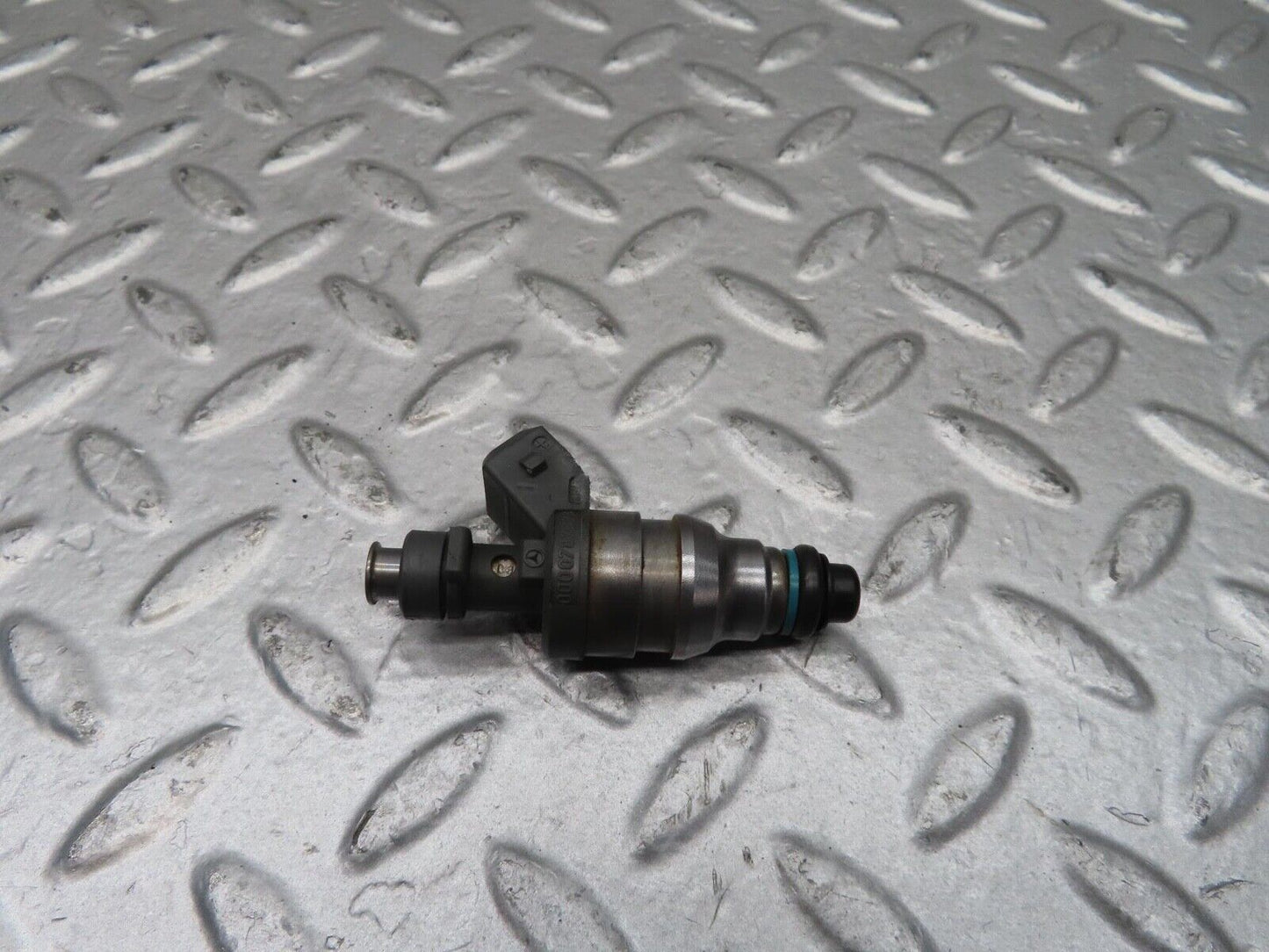 15072 Mercedes-Benz W140 S320 Fuel Injector Bosch 0280155209