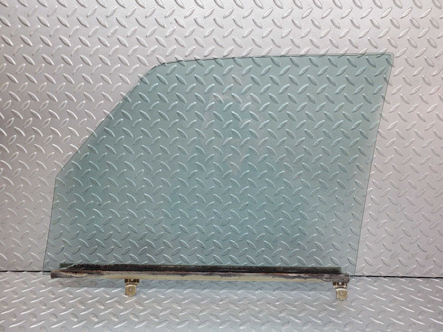 44364 Mercedes-Benz W123 280E Front Right Door Window Glass
