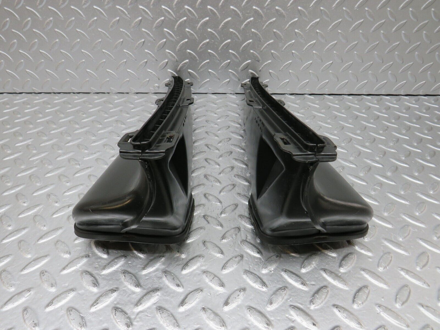 34437 Mercedes-Benz C126 380SEC Coupe Dashboard Air Vent Duct Pair 1268300219