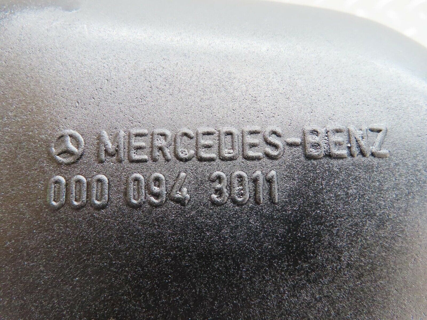 13926 Mercedes-Benz C107 280SLC Air Intake 0000943011