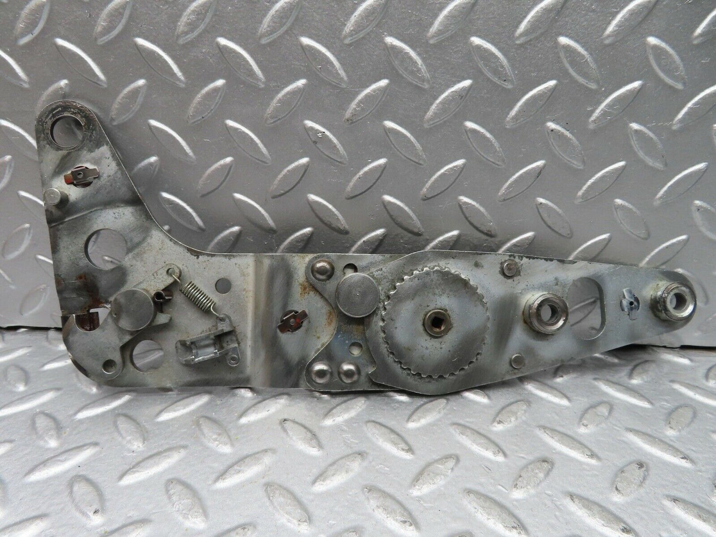 20552 Mercedes-Benz R107 450SL Front Right Seat Hinge 0009108086
