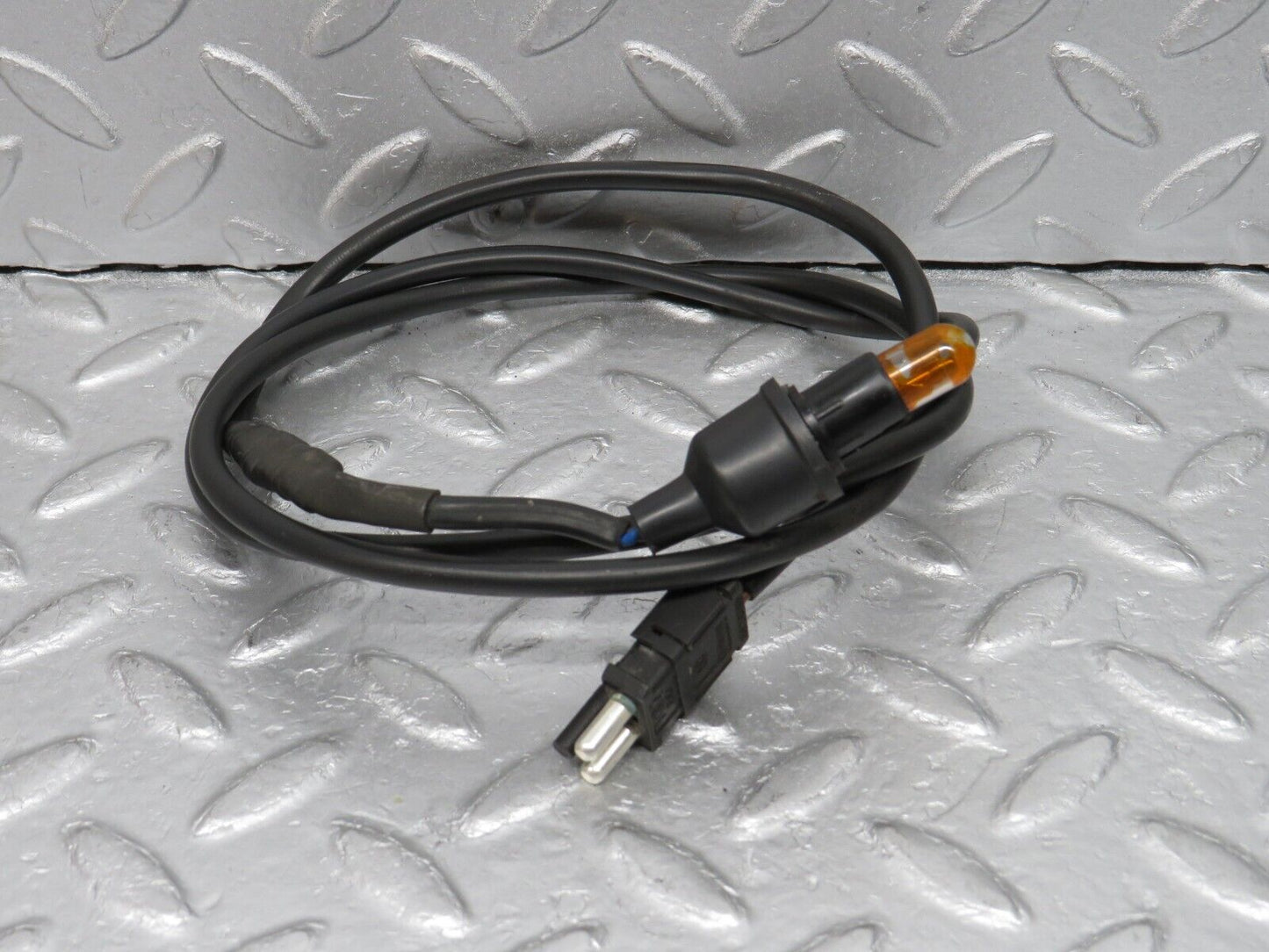 38031 Mercedes-Benz A124 320E Cabriolet Front Wing Indicator Wire