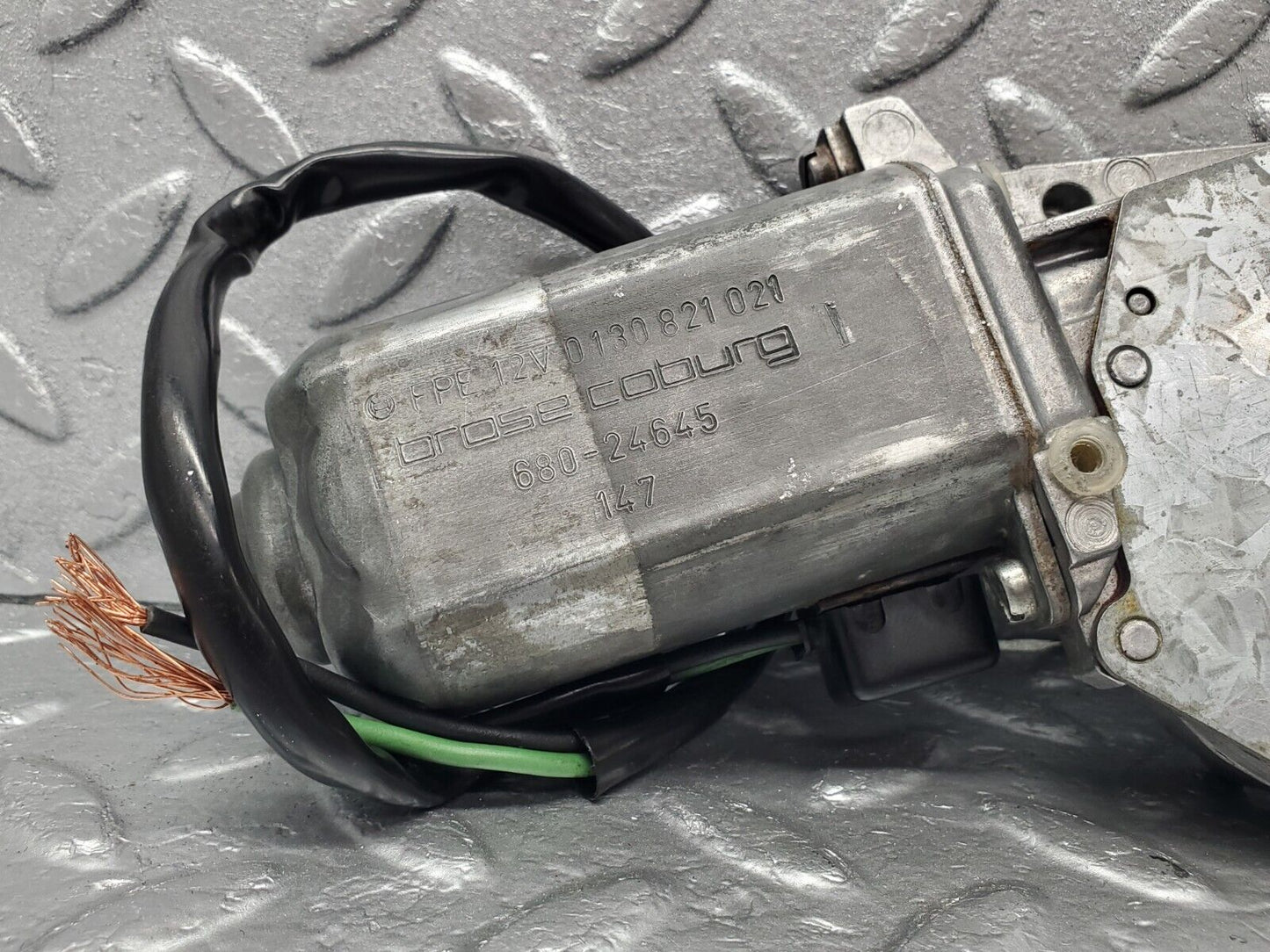 46380 Mercedes-Benz C123 280CE Coupe Rear Right Window Regulator Motor 0130821021