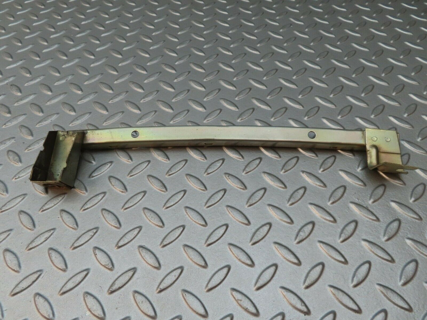 4050 Mercedes-Benz S123 200T Wagon Rear Left Window Guide Rail
