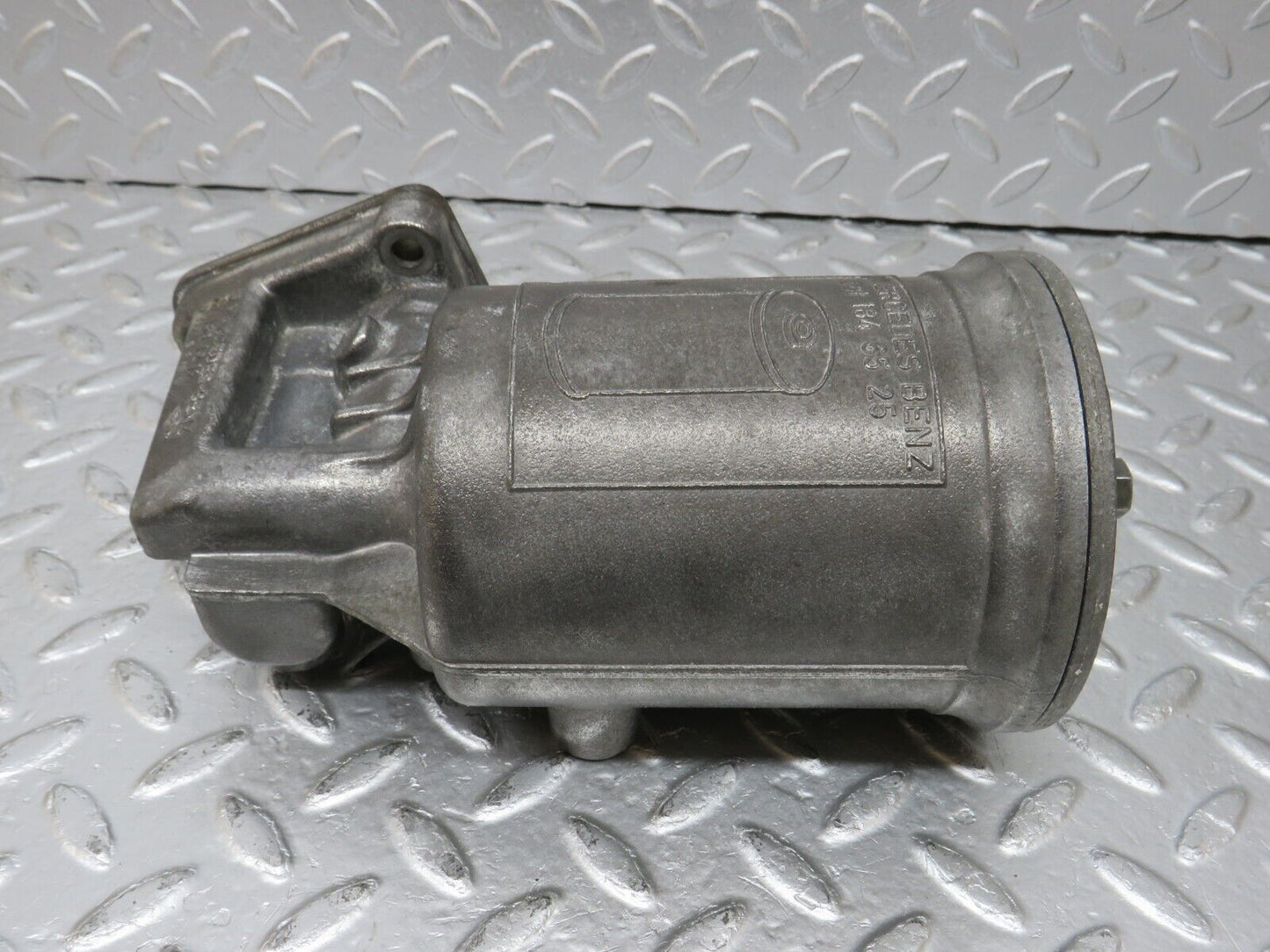 34510 Mercedes-Benz C126 380SEC Coupe Oil Filter Housing 1171801211
